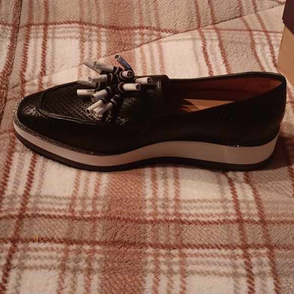 Women shoes - Picture 2 of 3